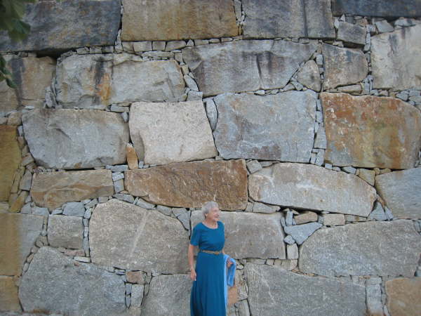 Massive wall at the former Alpendurada monestery (last picture in this section)