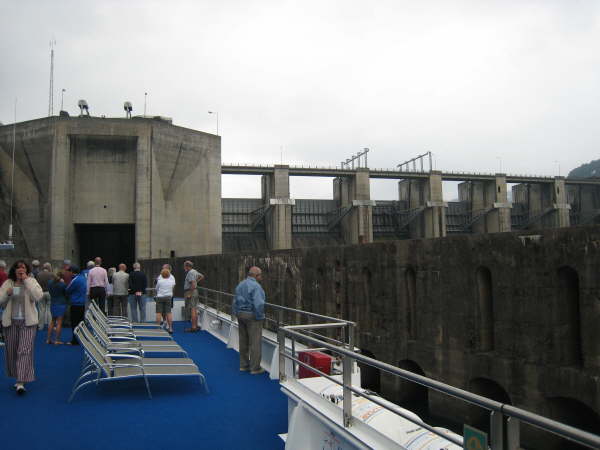 The lock at Barragem de Crestuma-Lever