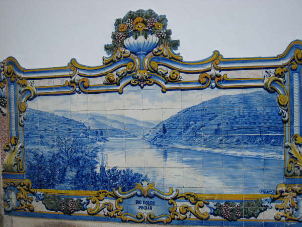 Mural at Pinhao railway station