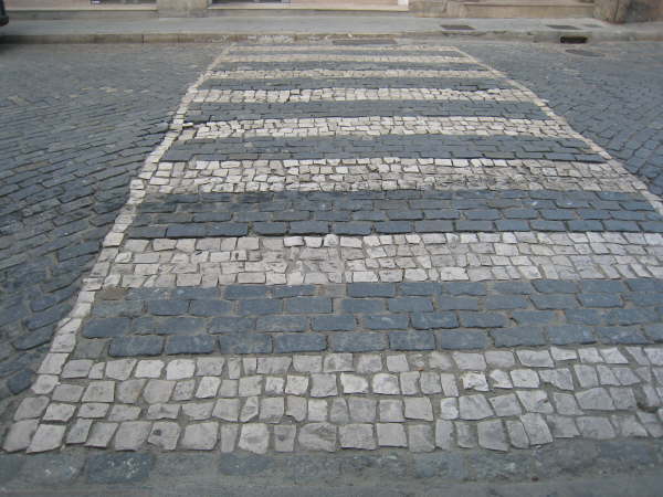 Pedestrian crossing in Pinhao