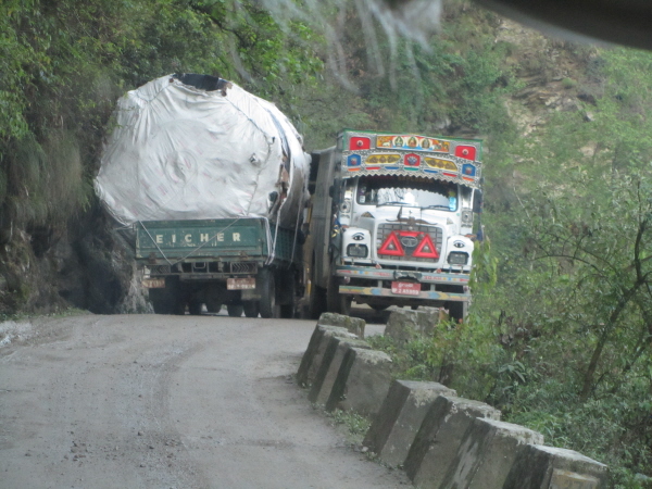 How two lorries pass one another