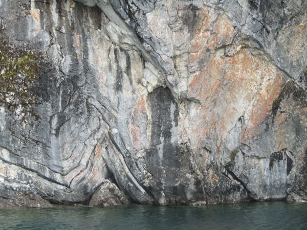 Boat trip on Waterton Lake - anticline and syncline