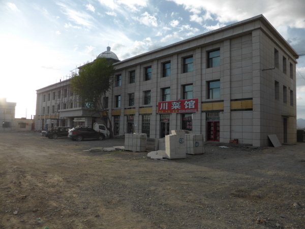 Qing Yan hotel in Chaka - with unfinished car park