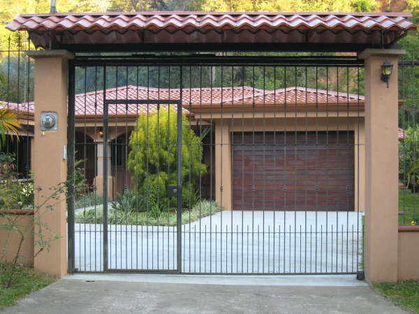 Outside Rancho Rio Perlas