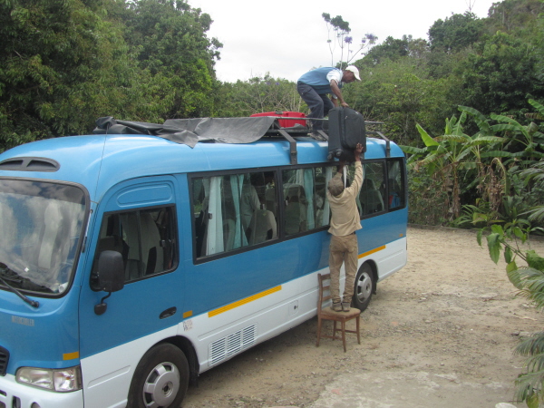 How the luggage gets onto the bus roof