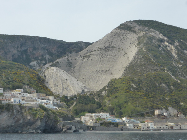 Old pumice workings (now closed)