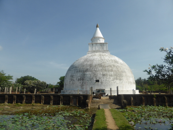 Stupa at Yatala Wehera